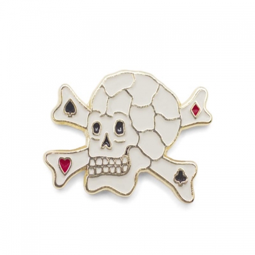 Play Card Symble with Skull Popular But Weired Lapel Pin Made in China
